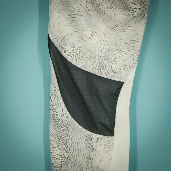 Calia Size Medium M White Gray Print Limited Edition Crop Active Leggings - Picture 2 of 6